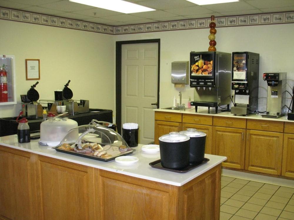 All Season Suites Pigeon Forge Bagian luar foto